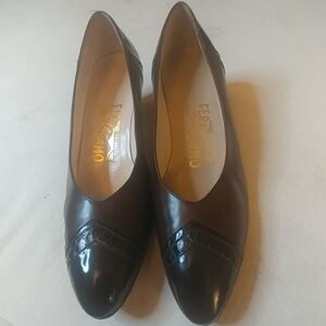 Salvatore Ferragamo Women cap toe 2" heels sz 7AA